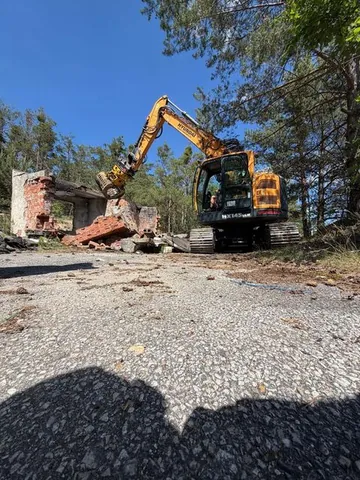 Demolácia objektu na lesnom pozemku