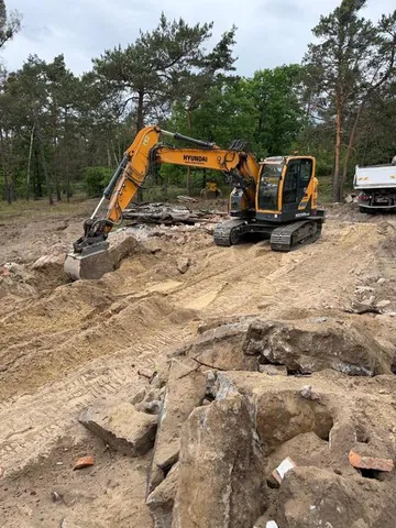 Triedenie sute a kameňov rýpadlom