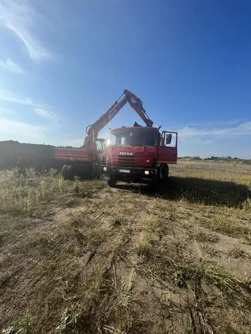 Nakládka zeminy kolesovým rýpadlom na Tatru 815