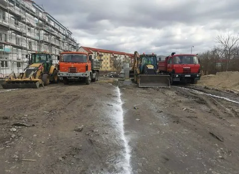 Technika GOFRO na stavbe — traktorbagre a sklápače Tatra